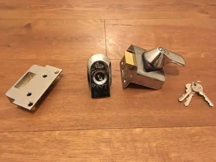 Photo of free Yale lock with 3 keys (Acton Central W3) #1