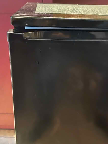 Photo of free Working fridge BUT top door hinge broken (West Oxfordshire OX28) #2