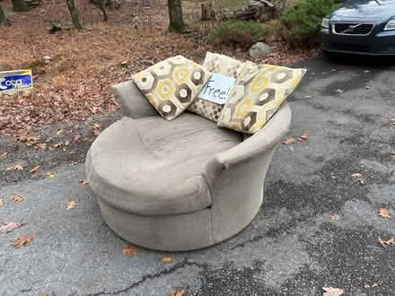 Photo of free Round chair (Stroudsburg PA) #1