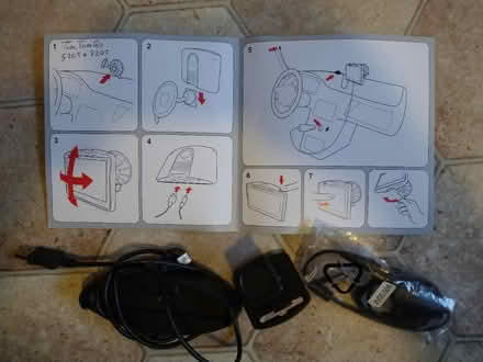 Photo of free Sat nav TomTom GO 520T/ 720T bits (Emerson Valley, MK4) #1