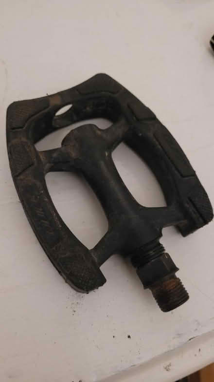 Photo of free Pair of bike pedals (chorley PR6) #4