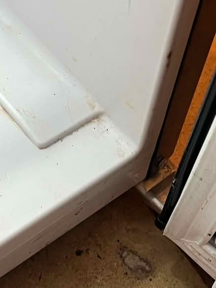 Photo of free Working fridge BUT top door hinge broken (West Oxfordshire OX28) #3