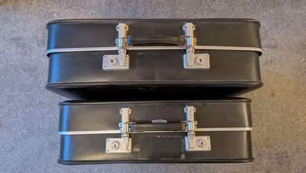 Photo of free 2 "old fashioned" suitcases, expandable, with key locks. (BT8) #1