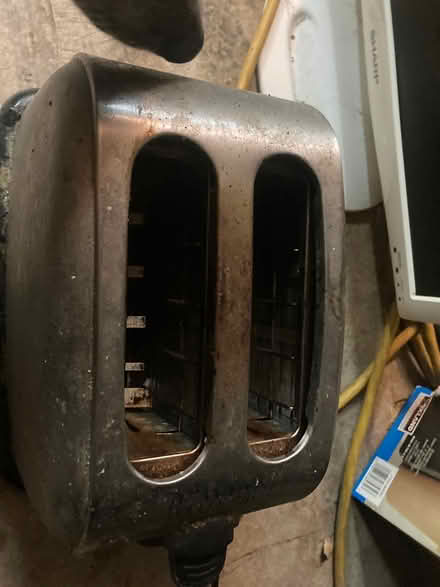 Photo of free Large, sturdy toaster (Foothill Boulevard Cupertino) #1