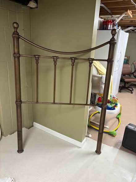 Photo of free two twin beds (Holmdel near the Lincroft area) #2