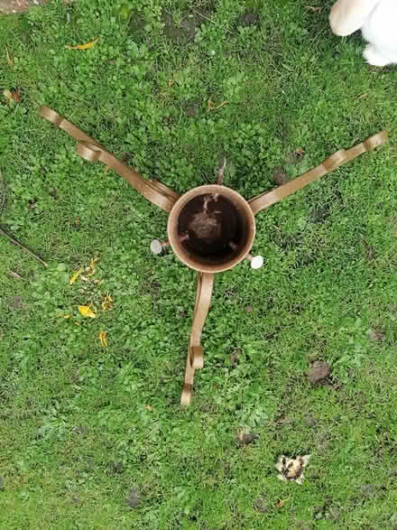 Photo of free Xmas tree stand (Didcot, Ladygrove, OX11) #2