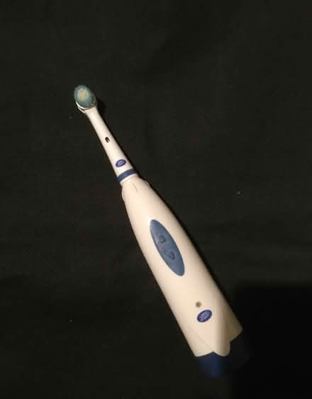 Photo of free Another electric toothbrush (batteries) (Cromford DE4) #1