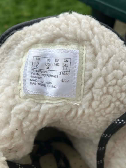 Photo of free Clark’s winter boots 🥾 (ladies) (Waddon) #3