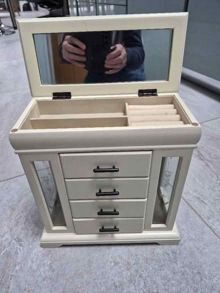 Photo of free Jewellery Box _ Creamy white - 30wx30hx15d (cm) (Aston Clinton HP22) #1