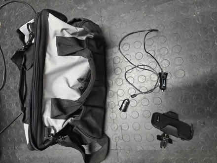 Photo of free Car phone mount and charger, bag (EN5) #1