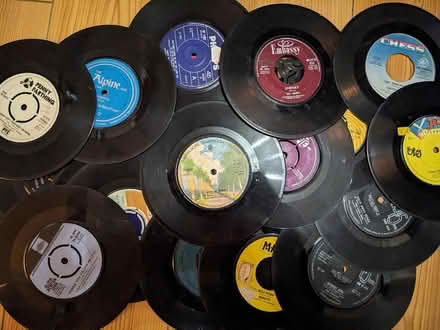 Photo of free Vinyl single records (Sedgley DY3) #1