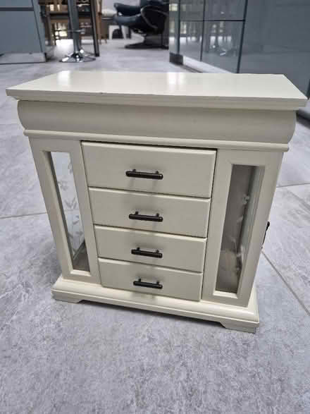 Photo of free Jewellery Box _ Creamy white - 30wx30hx15d (cm) (Aston Clinton HP22) #2
