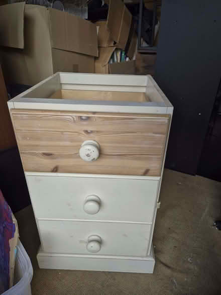 Photo of free White Desk (Stonehouse GL10) #3