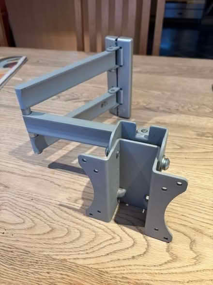 Photo of free TV wall mount (Cox Green SL6) #1