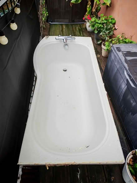 Photo of free Bath tub (Wickford) #1