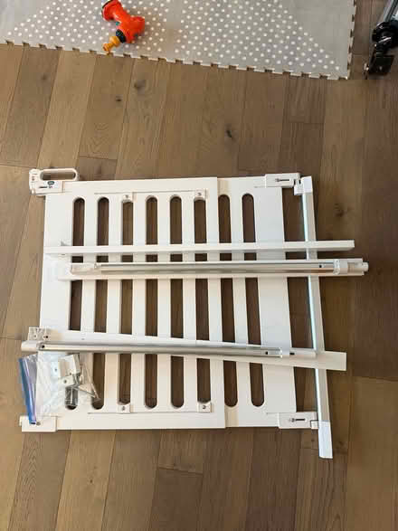 Photo of free qdos hardware mounted baby gate (Coquitlam) #1