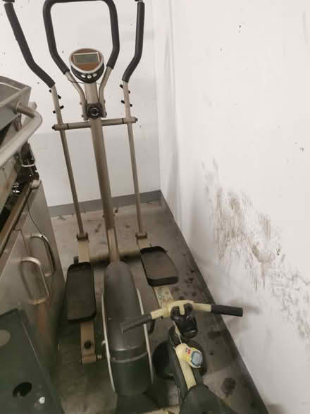 Photo of free Exercising runner (TW19) #2