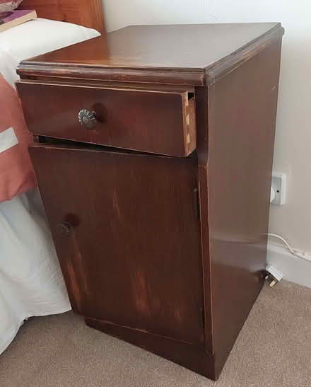 Photo of small bedside unit (Fords Farm RG31) #1