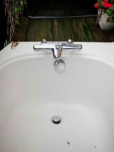 Photo of free Bath tub (Wickford) #2