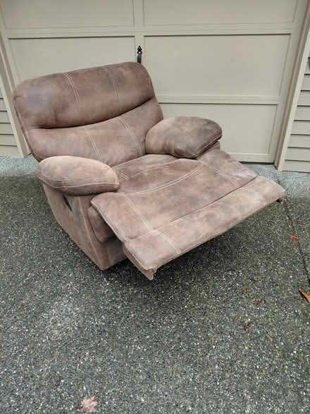 Photo of free Recliner (Juanita (Kirkland)) #3