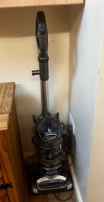 Photo of free Upright Hoover (High Bentham LA2) #1