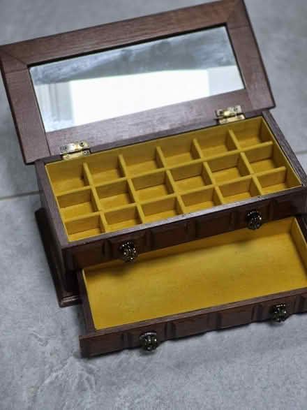 Photo of free Small brown jewellery Box.-30wx15dx10h (cm) (Aston Clinton HP22) #3