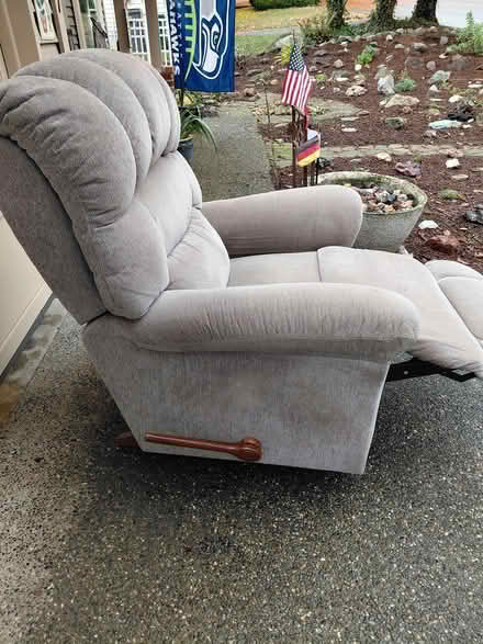 Photo of free La-Z-Boy Recliner (Juanita (Kirkland)) #4