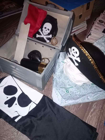 Photo of free Pirate hat and chest toy (Buttershaw BD6) #1