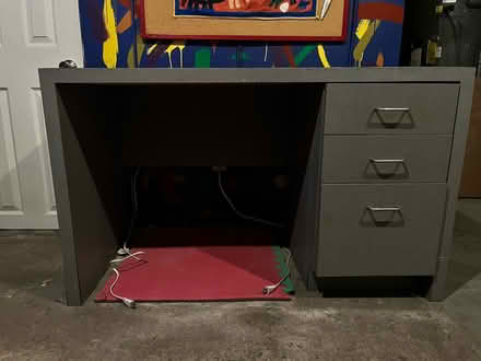 Photo of free Solid desk (Gerrard/ Broadview area) #1