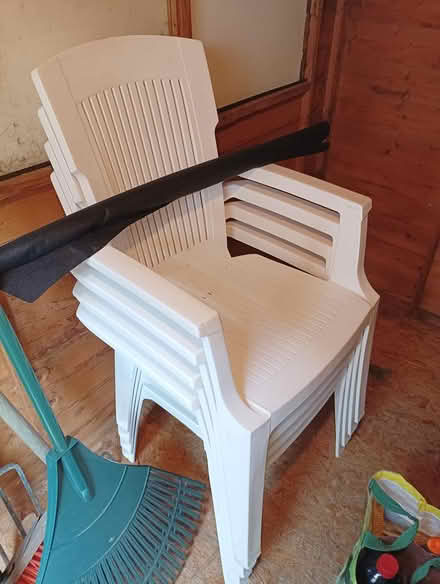 Photo of free 5 clean quality chairs (South reading RG2) #1