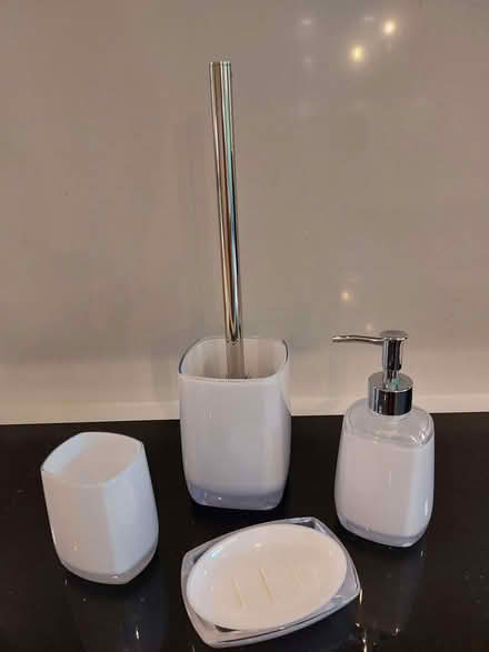 Photo of free Bathroom Accessory Set (Bourne End SL8) #1