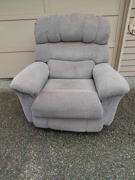 Photo of free La-Z-Boy Recliner (Juanita (Kirkland)) #1
