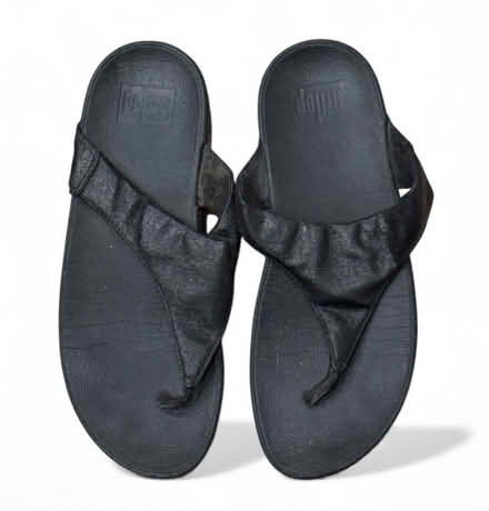 Photo of free Fitflop Woman’s Black Flipflop (Brooklyn Storage) #1