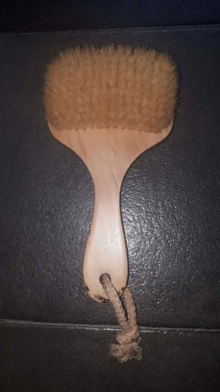 Photo of free Wooden Lymph Bristle Brush (Cressex HP12) #2