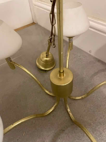 Photo of free 5-bulb ceiling fixture (Bathwick) #1