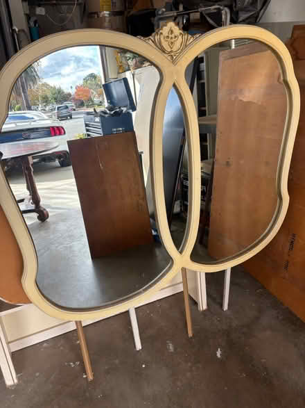Photo of free Mirror with hardware attachment (Willow Glen) #1