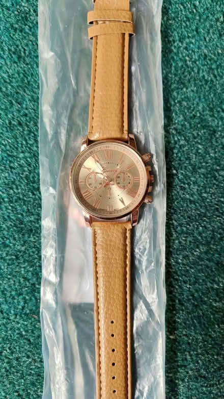 Photo of free New sinple quartz watches for kids (White City, W12) #2