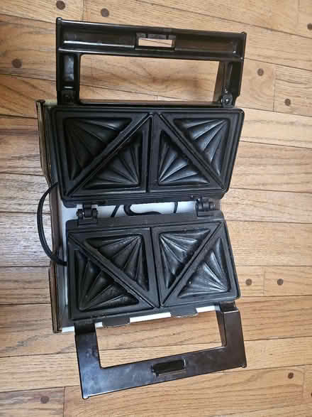 Photo of free Snackmaster sandwich maker (Farmington Hills 11Mile n Farm) #2