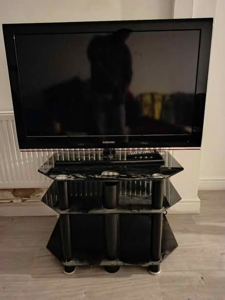 Photo of free Tv 40" and Tv stand (Hyde Park, DN4) #3
