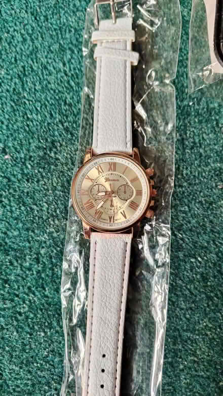 Photo of free New sinple quartz watches for kids (White City, W12) #1