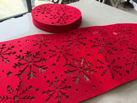 Photo of free Xmas place Matt’s and table runner (Windsor SL4) #1