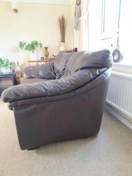 Photo of free 2 seater leather sofa (Halton, HP22) #2
