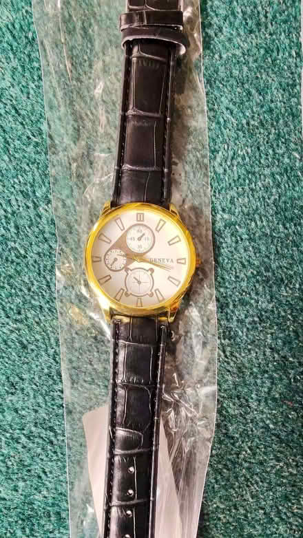 Photo of free New sinple quartz watches for kids (White City, W12) #3
