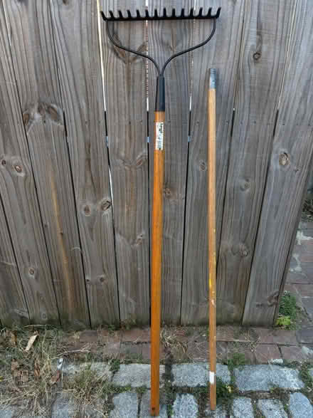 Photo of free metal rake and extension pole (Columbia Heights) #2