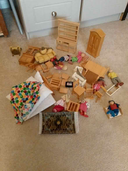 Photo of free Dolls house and contents (Butts hill area BA11) #1