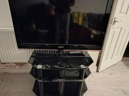 Photo of free Tv 40" and Tv stand (Hyde Park, DN4) #1