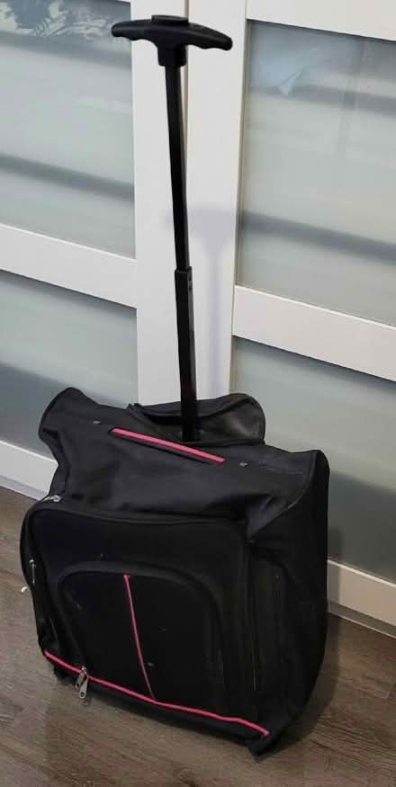 Photo of free Small wheeled bag and large holdall (Huyton Quarry L36) #2