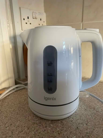 Photo of free White Igenix 1 litre kettle (Hala LA1) #1