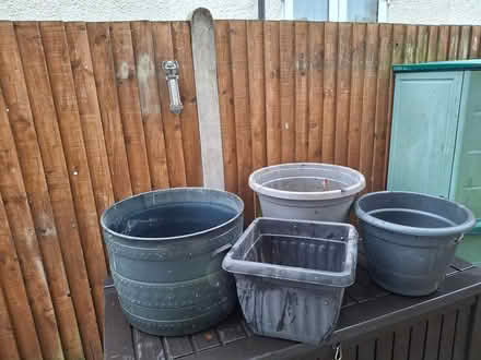 Photo of free 4 plastic pots (cr04df) #1