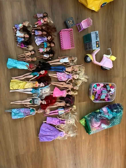 Photo of free Dolls and accessories (NG9 Stapleford) #1